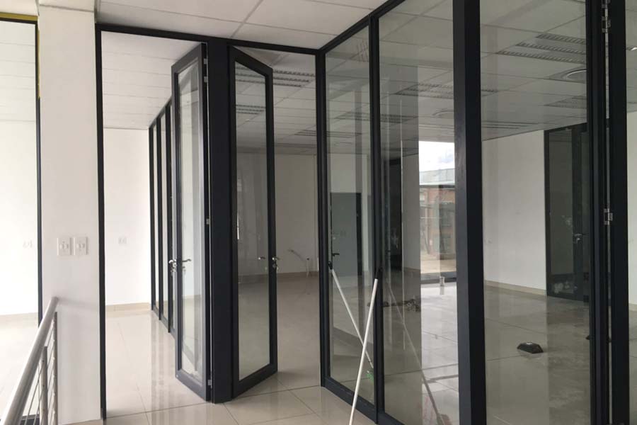 cửa kính cường lực